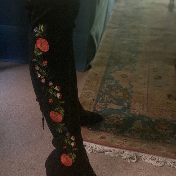 Embroidered Steve Madden boots - Picture 3 of 4